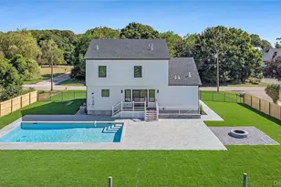 1900 Gillette Dr, East Marion, NY 11939 - Photo 3