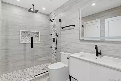 1900 Gillette Drive, East Marion, NY 11939 - Photo 19