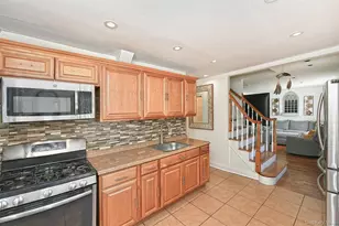 899 Brent Dr, Wantagh, NY 11793 - Photo 5