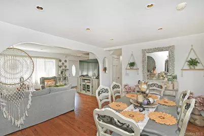 899 Brent Drive, Wantagh, NY 11793 - Photo 19