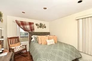 899 Brent Dr, Wantagh, NY 11793 - Photo 9