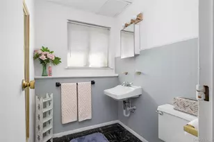 384 W 22nd St, Deer Park, NY 11729 - Photo 21