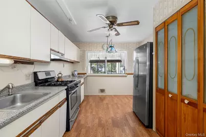 384 W 22nd Street, Deer Park, NY 11729 - Photo 7