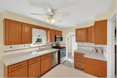 382 Marietta Avenue, Hawthorne, NY 10532 - Photo 7