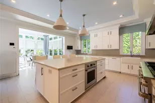 16 Ridge Dr E, Great Neck, NY 11021 - Photo 9