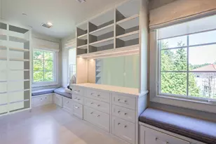 16 Ridge Dr E, Great Neck, NY 11021 - Photo 29