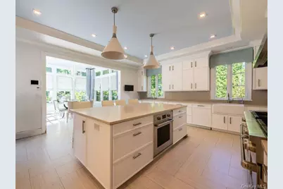 16 Ridge Drive E, Great Neck, NY 11021 - Photo 9