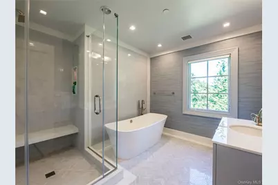 16 Ridge Drive E, Great Neck, NY 11021 - Photo 31