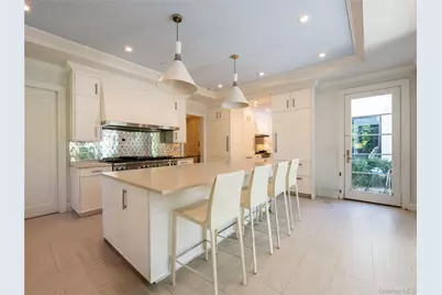 16 Ridge Drive E, Great Neck, NY 11021 - Photo 11