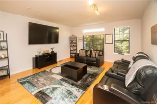 303 Bridgeview Dr, Poughkeepsie, NY 12601 - Photo 9