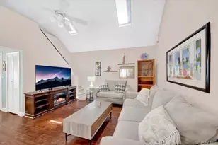 656 Wilcox Ave, Bronx, NY 10465 - Photo 5