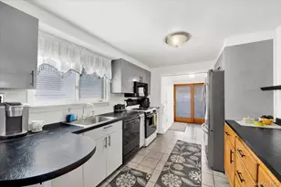 656 Wilcox Ave, Bronx, NY 10465 - Photo 9