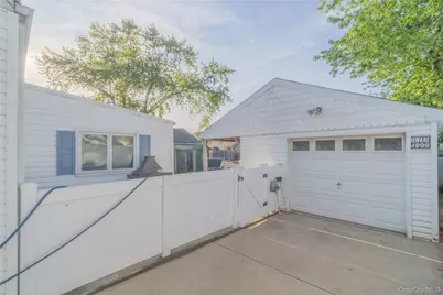 75 Peninsula Boulevard, Valley Stream, NY 11581 - Photo 5