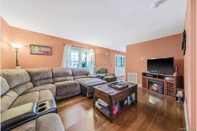 5 Bridal Path, Center Moriches, NY 11934 - Photo 7