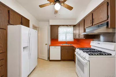 7904 268th Street, Glen Oaks, NY 11004 - Photo 17