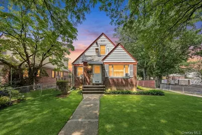 7904 268th Street, Glen Oaks, NY 11004 - Photo 25