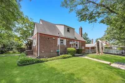 7904 268th Street, Glen Oaks, NY 11004 - Photo 5