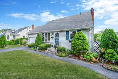 436 N Ontario Avenue, Lindenhurst, NY 11757 - Photo 9