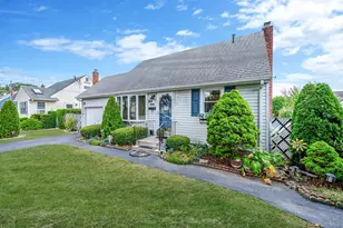 436 N Ontario Ave, Lindenhurst, NY 11757 - Photo 9