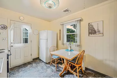 436 N Ontario Avenue, Lindenhurst, NY 11757 - Photo 13