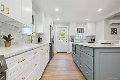 24 Charles Street, Hicksville, NY 11801 - Photo 17