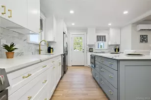 24 Charles St, Hicksville, NY 11801 - Photo 17