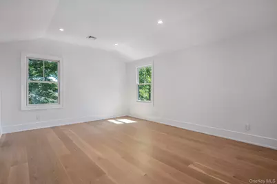 40 Hewlett Lane, Port Washington, NY 11050 - Photo 17