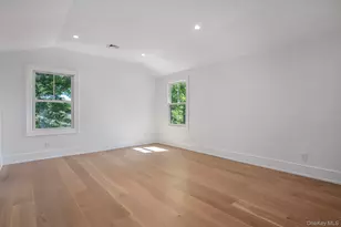 40 Hewlett Ln, Port Washington, NY 11050 - Photo 17