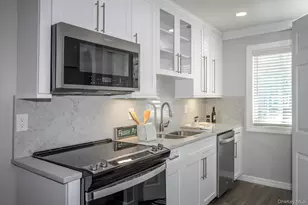 2 Victorian Ct, Holtsville, NY 11742 - Photo 3