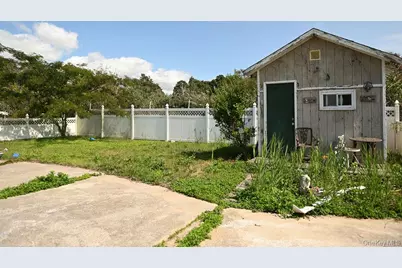 115 Riviera Drive, Mastic Beach, NY 11951 - Photo 19