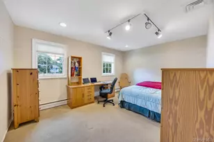 40 Somerset Pl, Syosset, NY 11791 - Photo 35