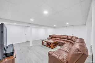 40 Somerset Pl, Syosset, NY 11791 - Photo 39