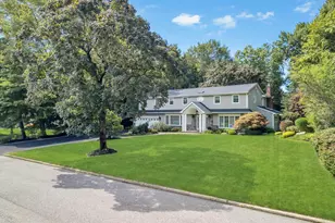 40 Somerset Pl, Syosset, NY 11791 - Photo 3