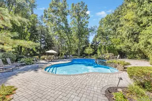 40 Somerset Pl, Syosset, NY 11791 - Photo 43