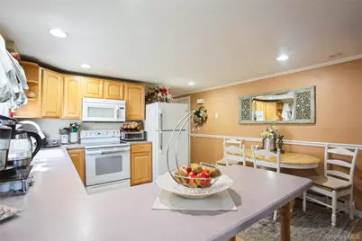 200 E Euclid Street, Valley Stream, NY 11580 - Photo 13