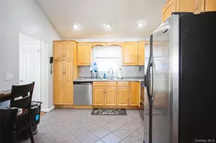 200 E Euclid St, Valley Stream, NY 11580 - Photo 9