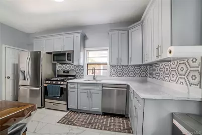 7 Willis Avenue, Floral Park, NY 11001 - Photo 7