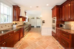 40 Deer Park Rd, Great Neck, NY 11024 - Photo 17