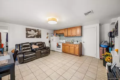 211 Washington Avenue, Brentwood, NY 11717 - Photo 13