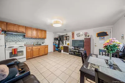 211 Washington Avenue, Brentwood, NY 11717 - Photo 15