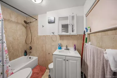 211 Washington Avenue, Brentwood, NY 11717 - Photo 17