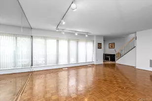 28 Spring Hollow, Roslyn, NY 11576 - Photo 3