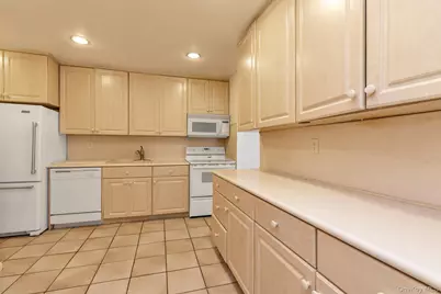 28 Spring Hollow, Roslyn, NY 11576 - Photo 9