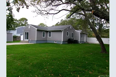 1706 Spur Drive S, Islip, NY 11751 - Photo 3