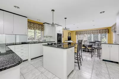 8 Kings Gate Road, Suffern, NY 10901 - Photo 9