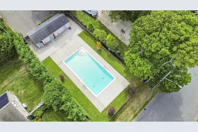 336 Edmunton Drive #L12, North Babylon, NY 11703 - Photo 13