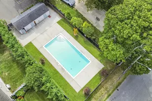 336 Edmunton Dr, North Babylon, NY 11703 - Photo 13