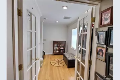 467 Susan Court, West Hempstead, NY 11552 - Photo 17