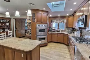 467 Susan Ct, West Hempstead, NY 11552 - Photo 13