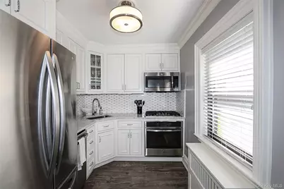 309 Main Street #Unit D, Roslyn, NY 11576 - Photo 13